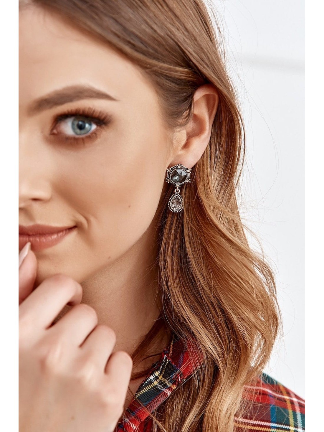 Eye-catching earrings with sparkling stones BZI059 - Online store - Boutique